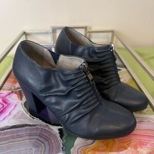 Elegant dark blue Leather Women's Heels